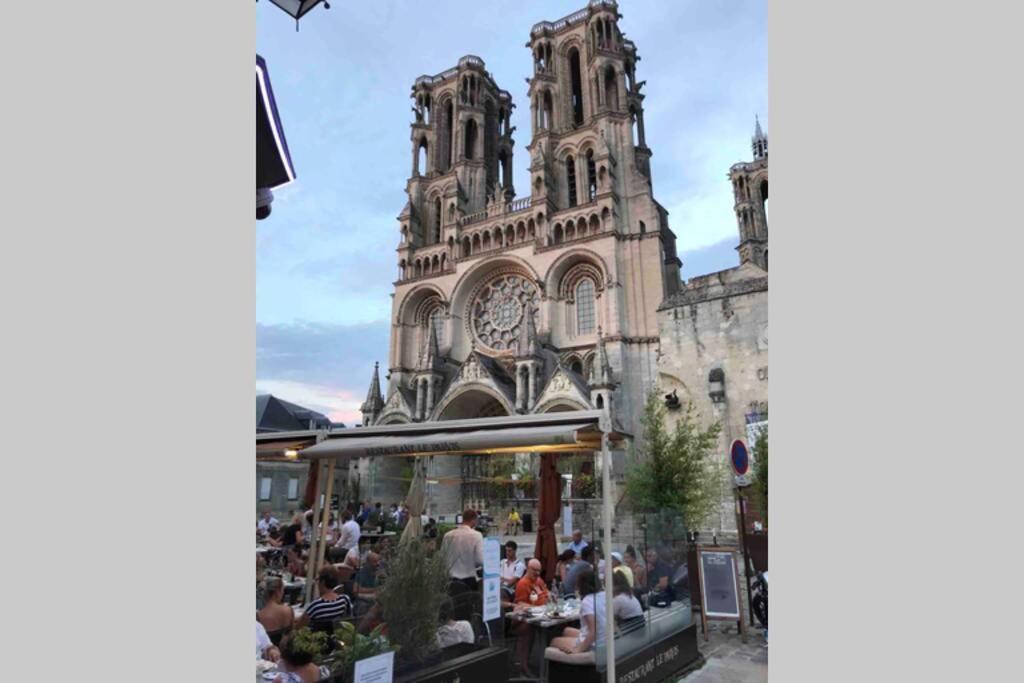 Laon : « Suite Privee Au Pied De La Cathedrale » Exterior foto